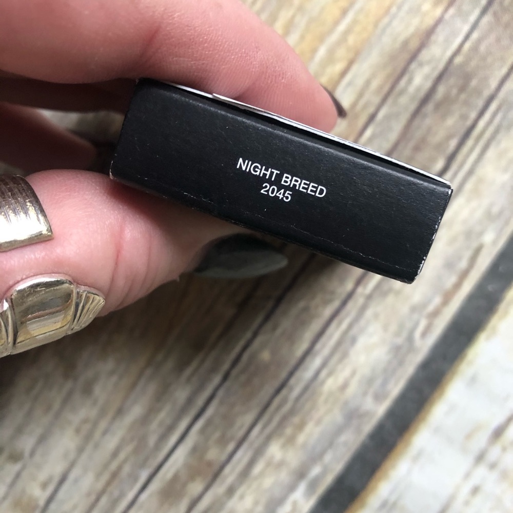 NARS Night Breed Black Shimmer Eyeshadow Single - Picture 3 of 5